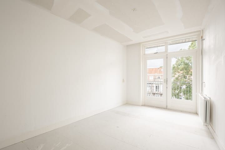 Photo 10 of Crynssenstraat 15-3