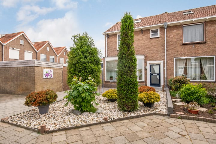 Photo 3 of Narcissenstraat 1