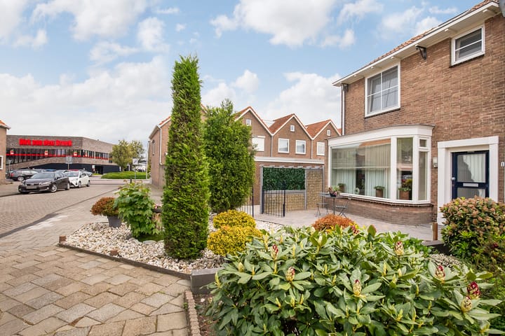 Photo 4 of Narcissenstraat 1