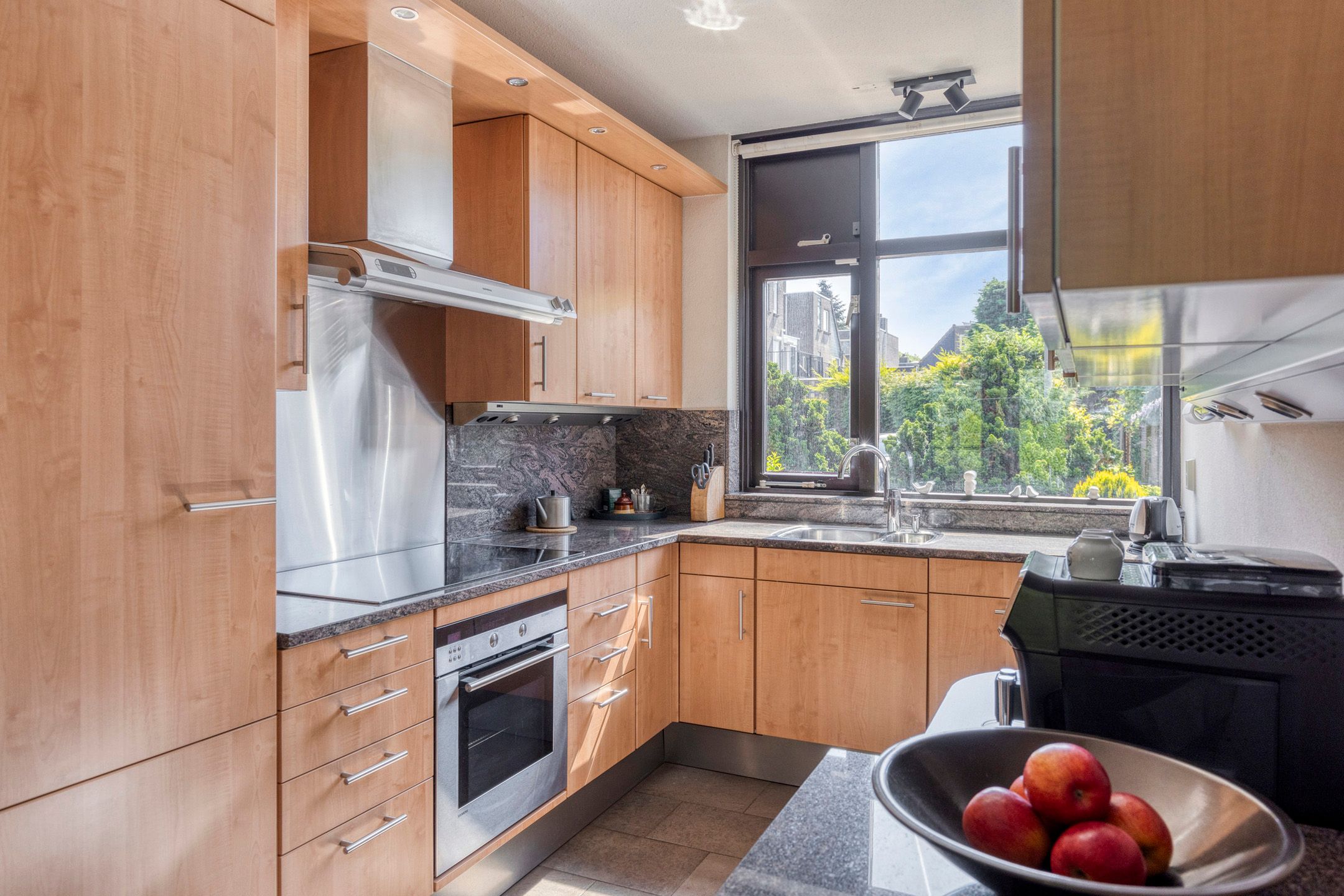 Photo 3 of Zuurbes 21