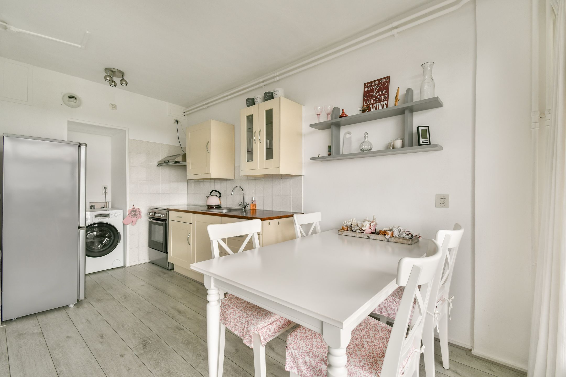 Photo 9 of Burgemeester Hogguerstraat 1077