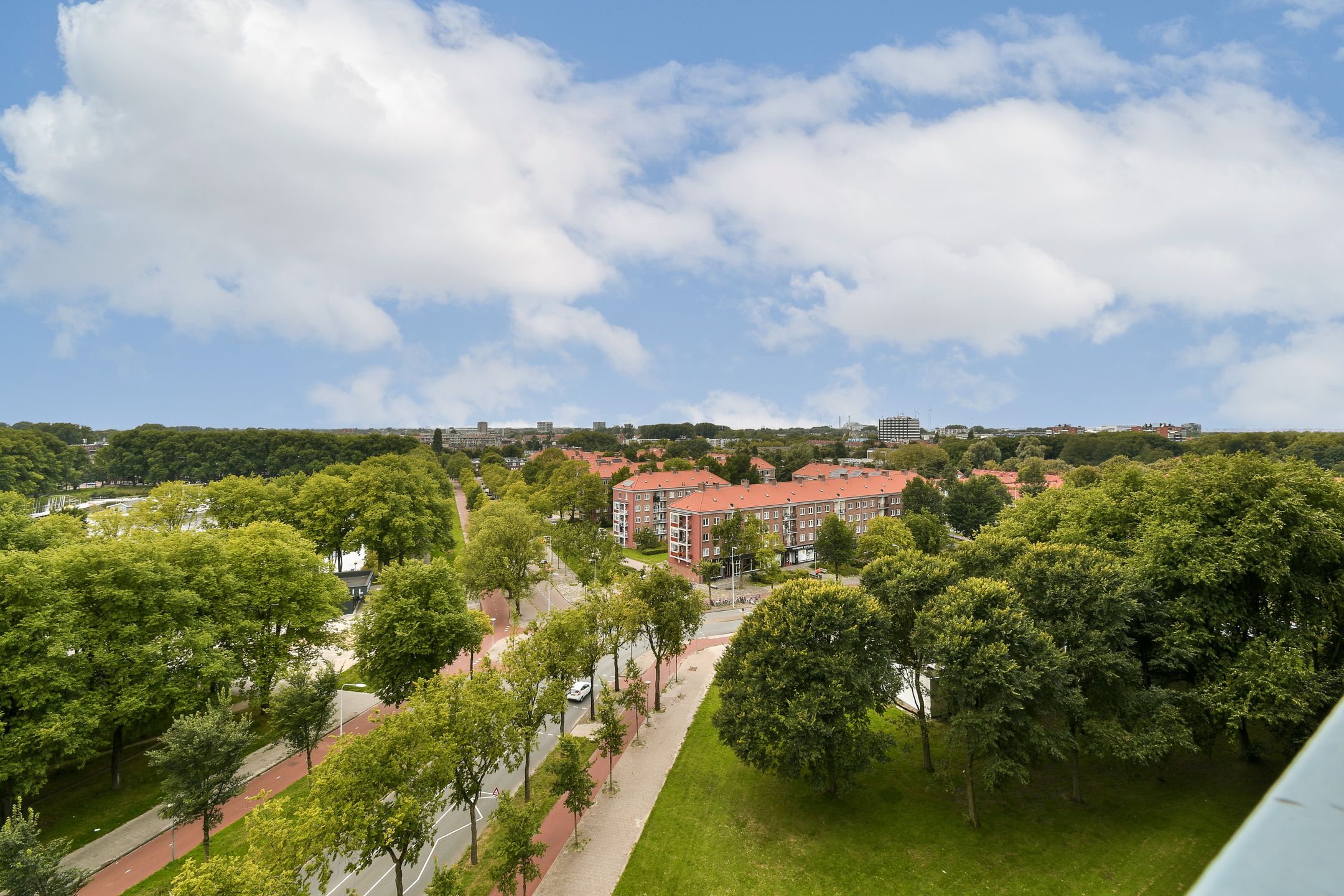 Photo 18 of Burgemeester Hogguerstraat 1077