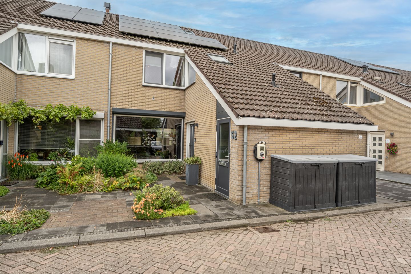 Photo 1 of Zeggegors 52