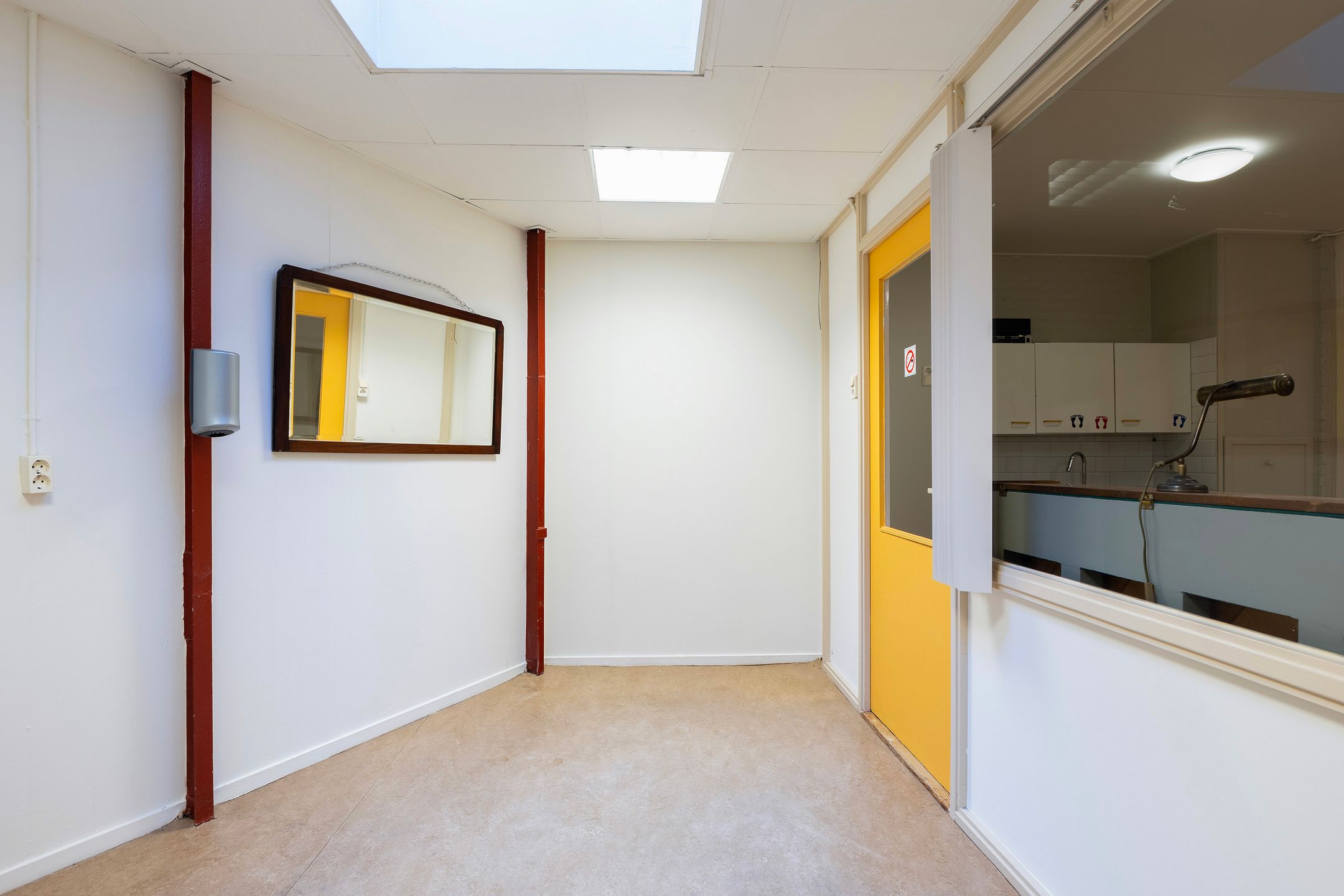 Photo 18 of de Ruyterweg 8