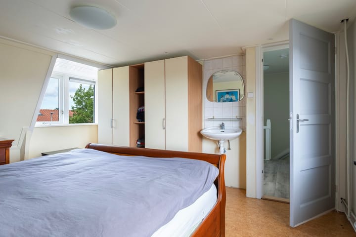 Foto 40 van de Ruyterweg 8