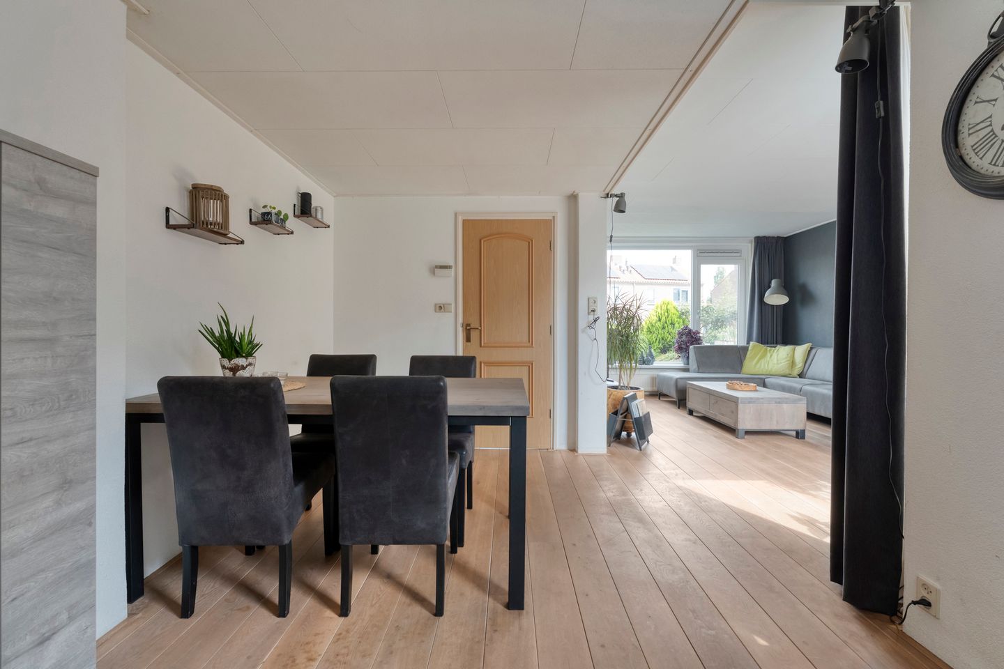 Foto 10 van Burg.van der Grondenstraat 27