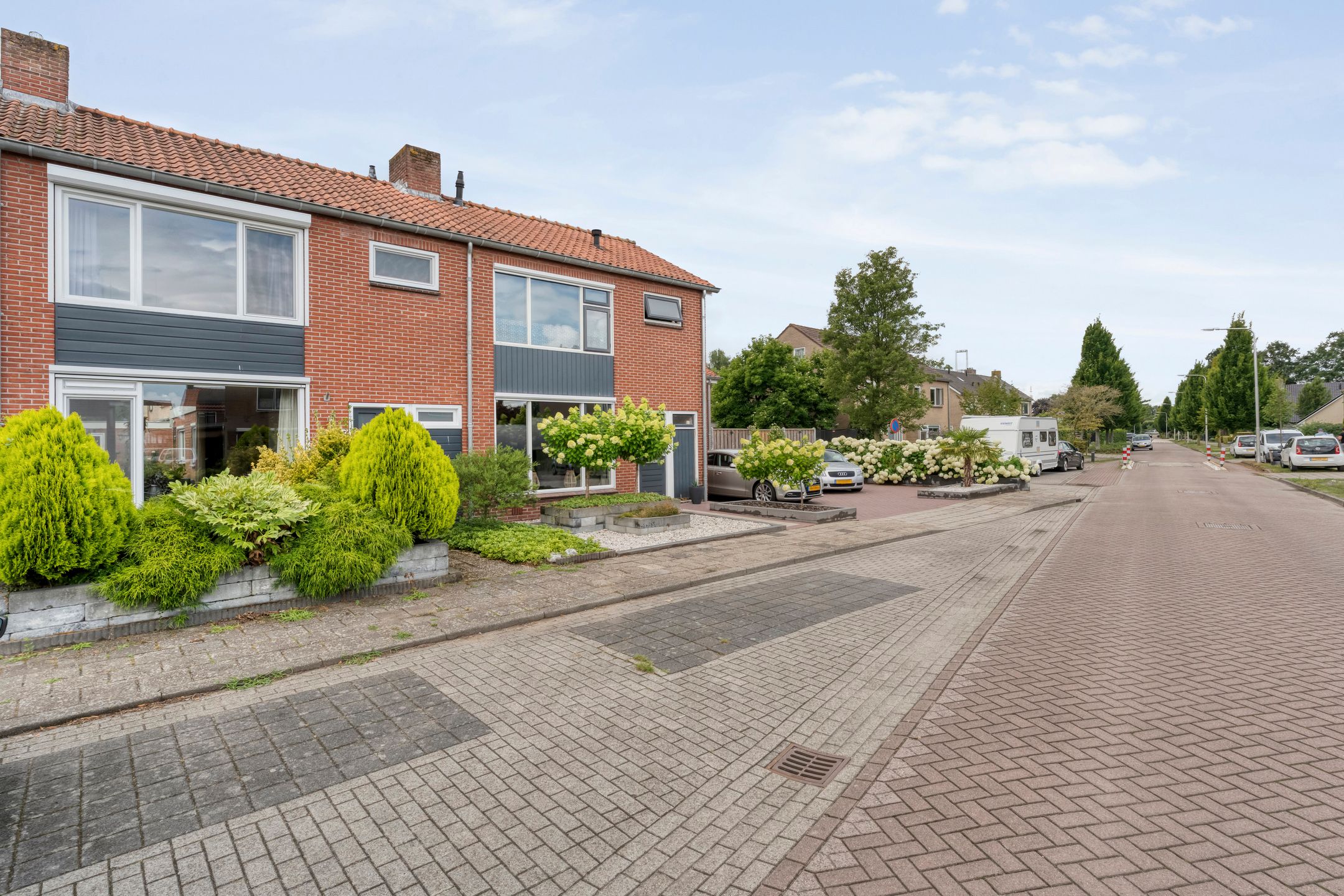 Foto 30 van Burg.van der Grondenstraat 27