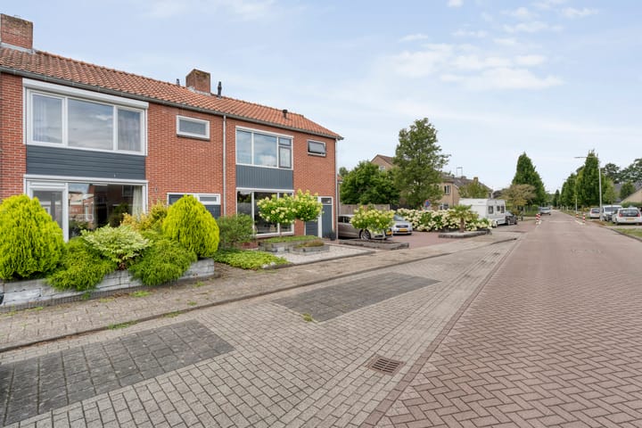 Foto 30 van Burg.van der Grondenstraat 27