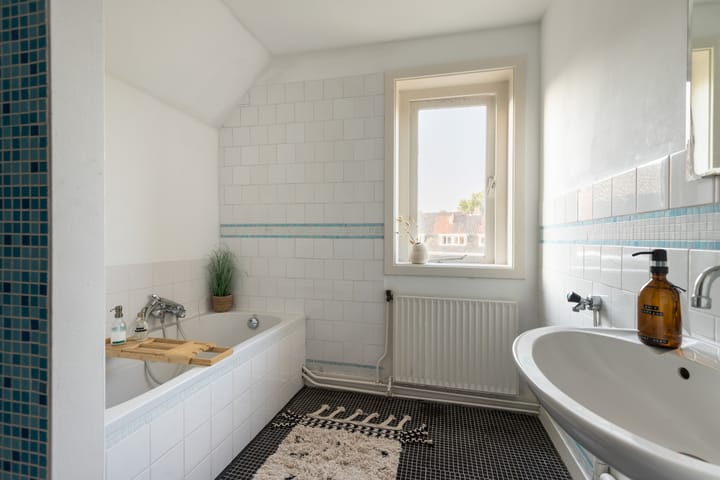 Photo 17 of van Heutszstraat 59