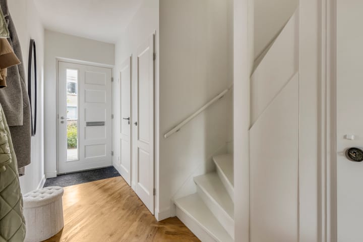 Photo 2 of Gender 48