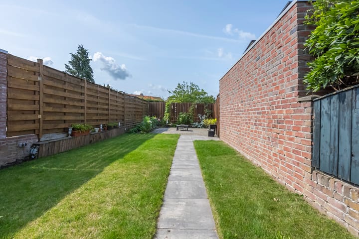 Photo 20 of Burg.Franssenstraat 43