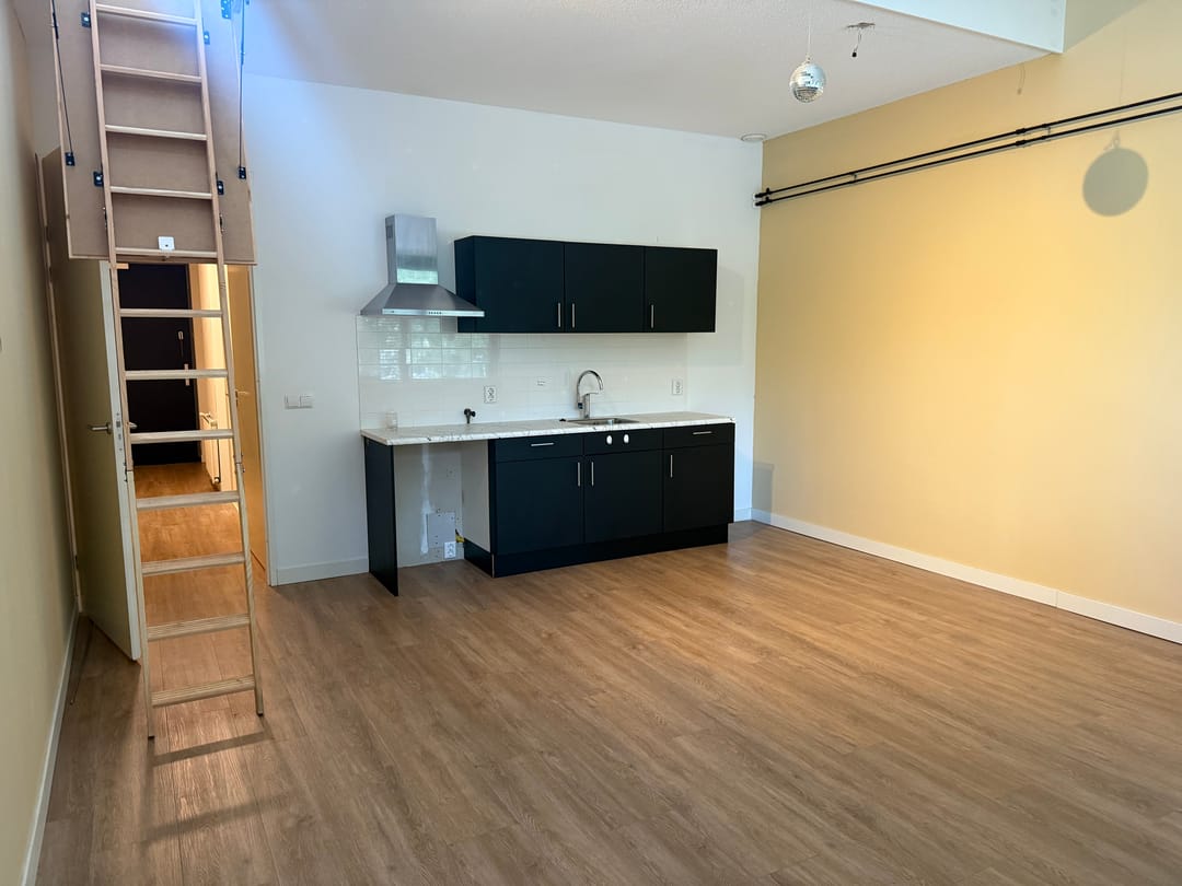 Photo 7 of Spuistraat 24-B