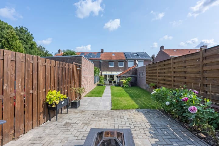 Photo 21 of Burg.Franssenstraat 43