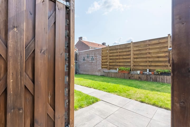 Photo 23 of Burg.Franssenstraat 43