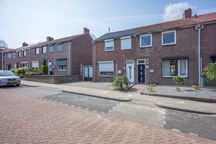 Photo 24 of Burg.Franssenstraat 43