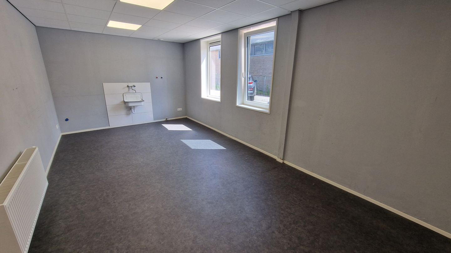 View photo 5 of Nijverheidsweg 22-A