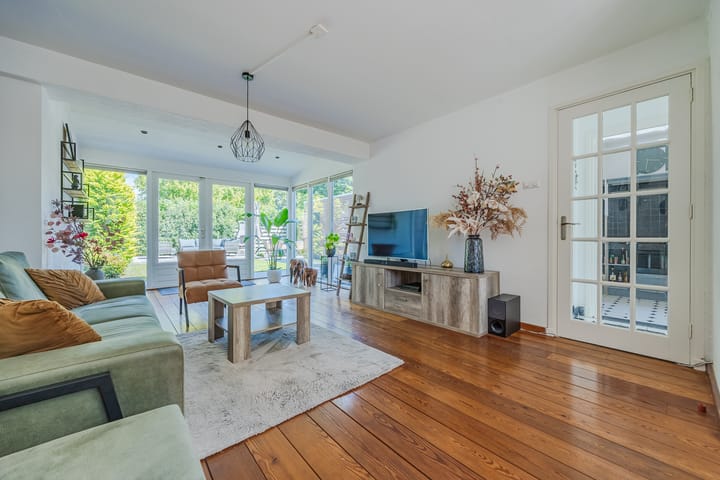 Photo 3 of Julianastraat 7