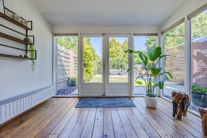 Photo 8 of Julianastraat 7