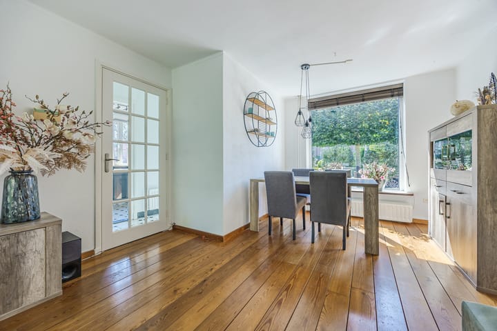 Photo 10 of Julianastraat 7