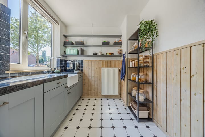 Photo 12 of Julianastraat 7