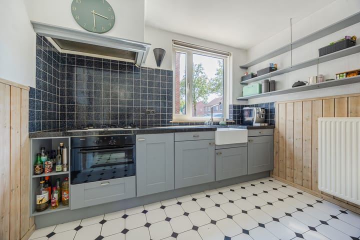 Photo 14 of Julianastraat 7