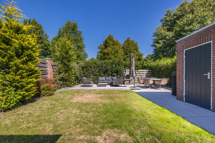 Photo 32 of Julianastraat 7