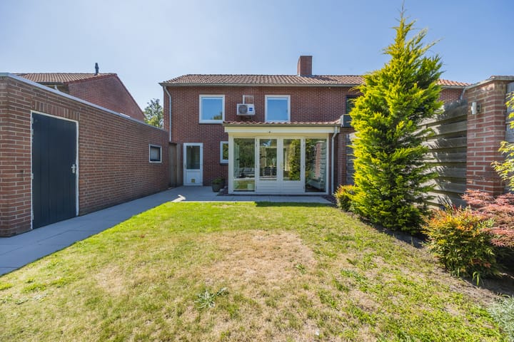 Photo 38 of Julianastraat 7