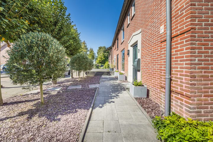 Photo 41 of Julianastraat 7