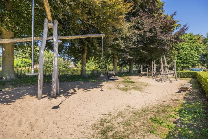 Photo 44 of Julianastraat 7