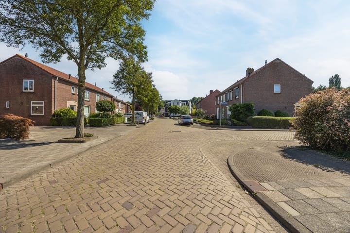 Photo 42 of Julianastraat 7