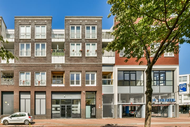 Photo 2 of Passage 43