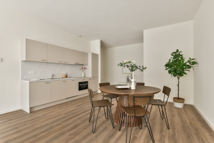 Photo 4 of Passage 43