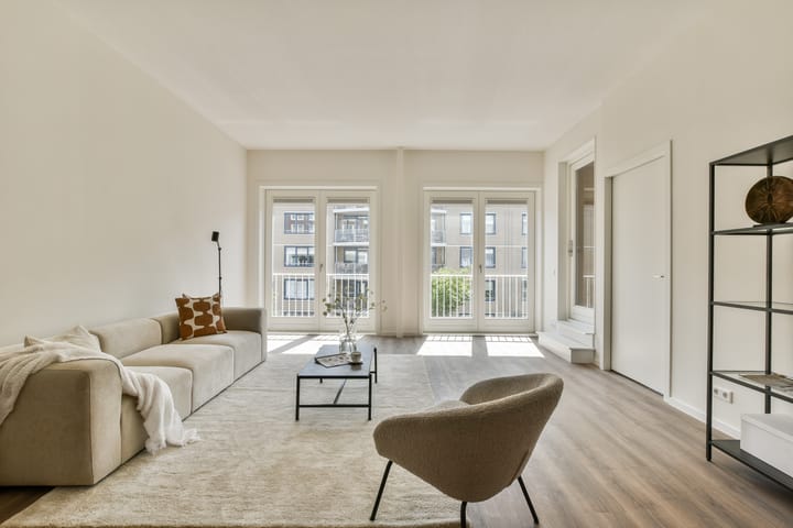 Photo 5 of Passage 43