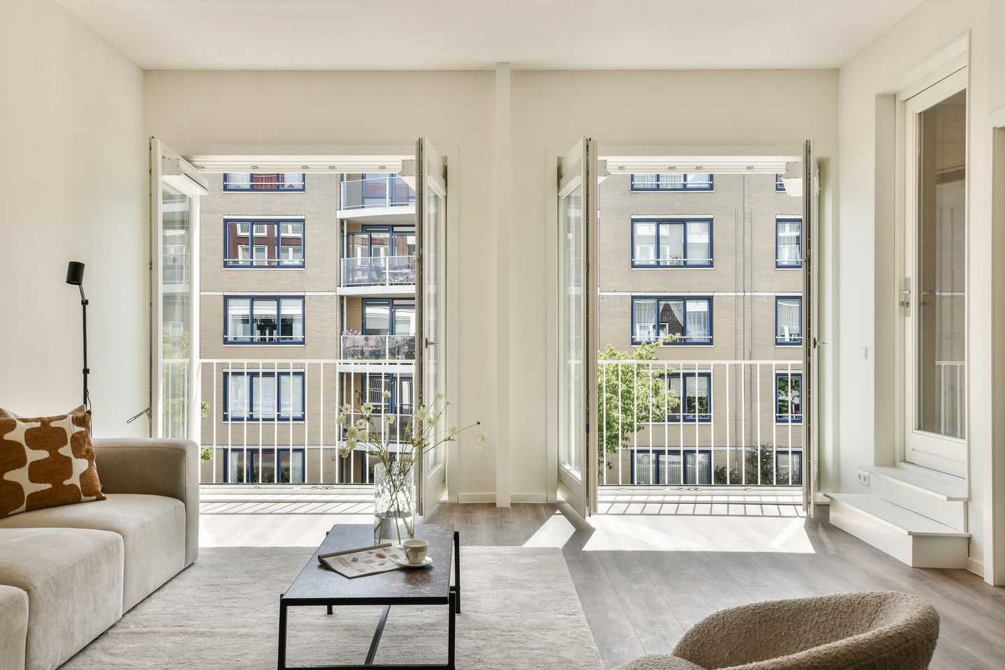 Photo 9 of Passage 43