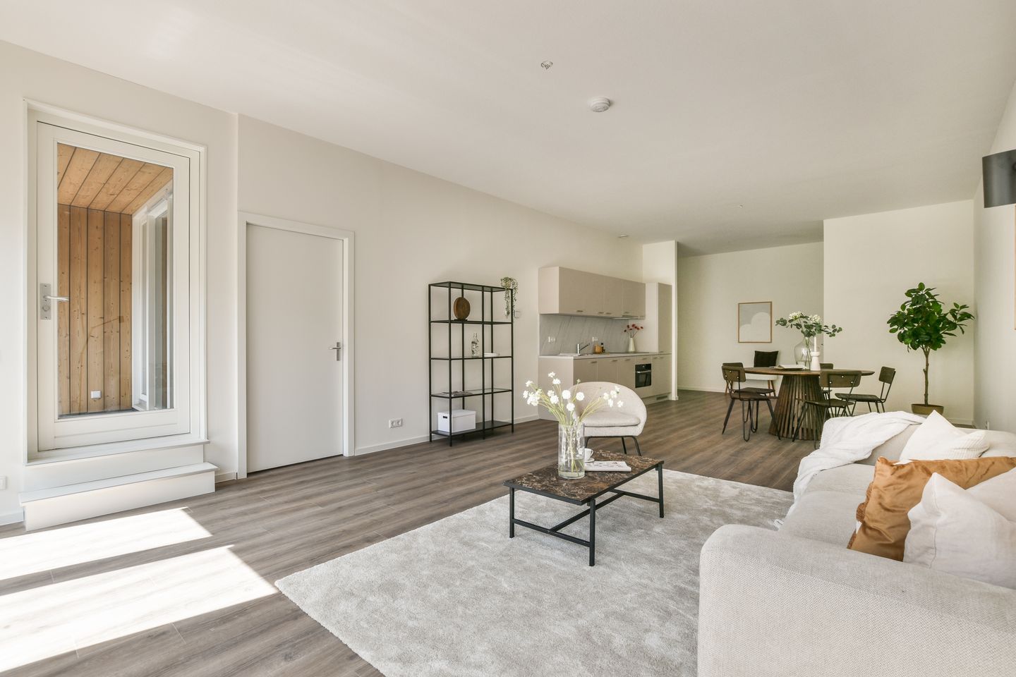 Photo 10 of Passage 43