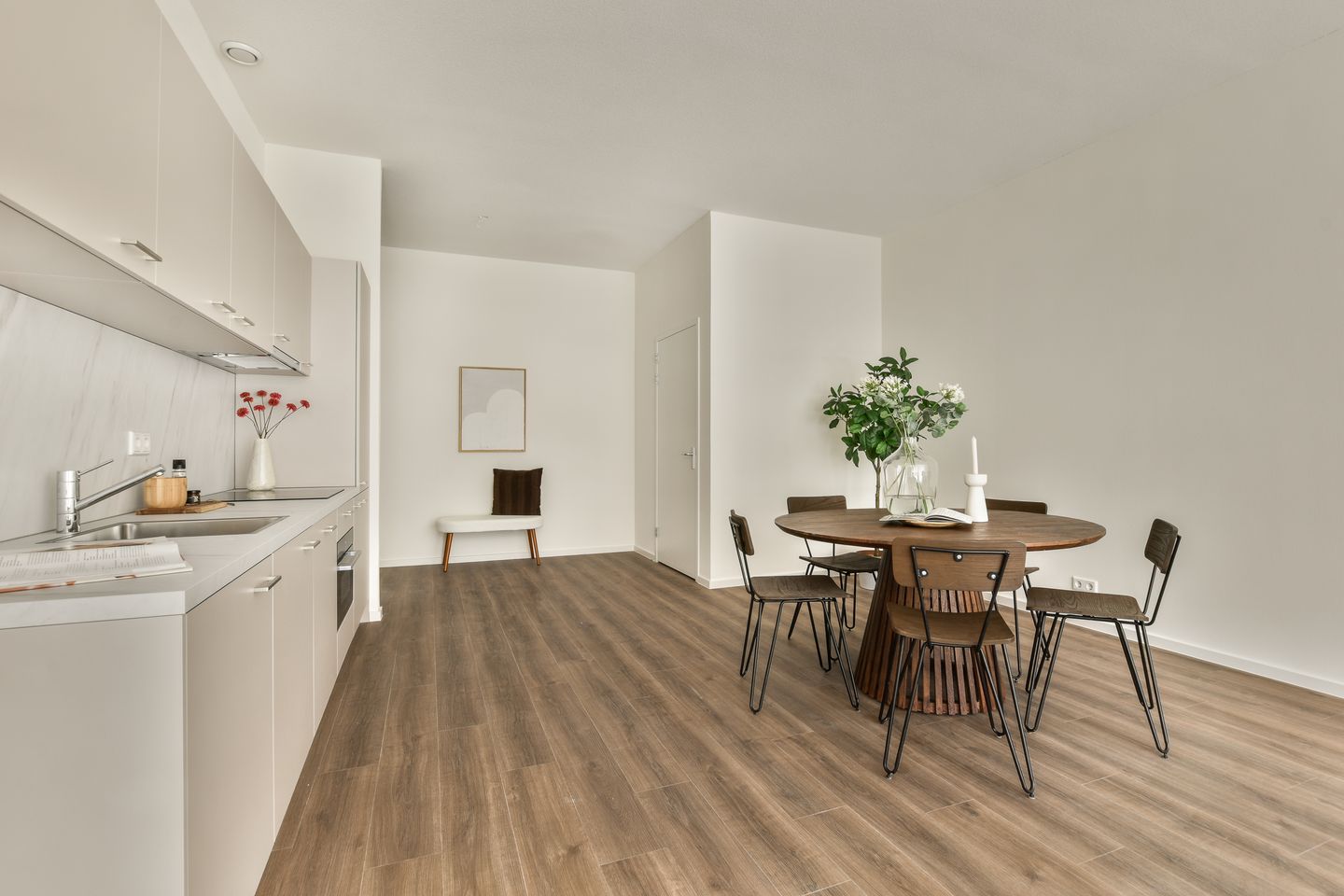 Photo 11 of Passage 43