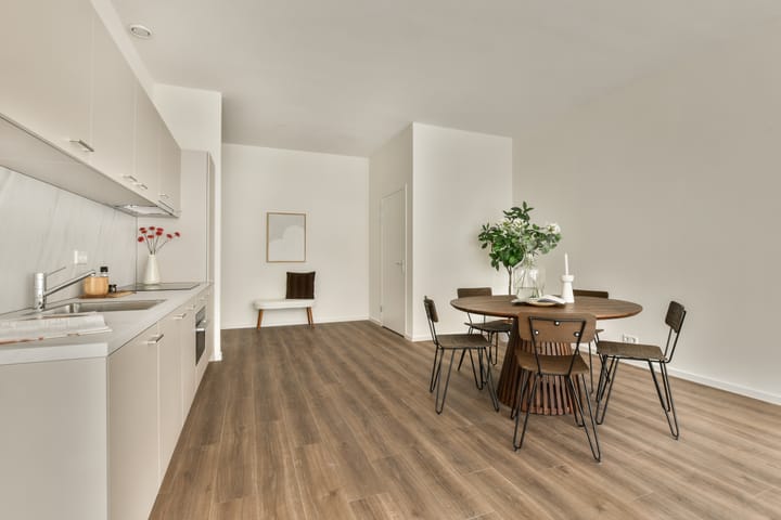 Photo 11 of Passage 43