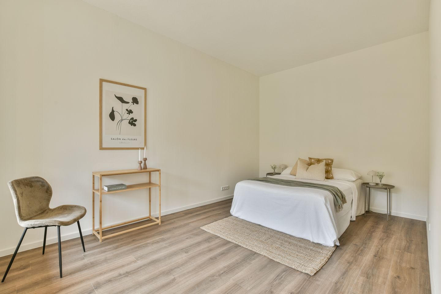 Photo 16 of Passage 43