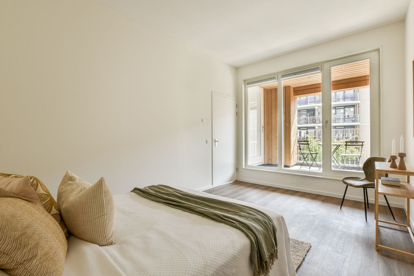 Photo 17 of Passage 43