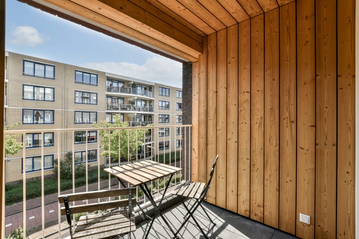 Photo 19 of Passage 43