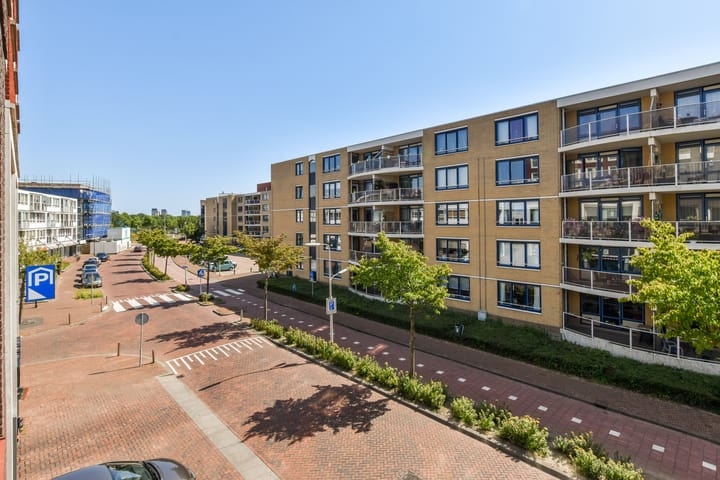 Photo 21 of Passage 43