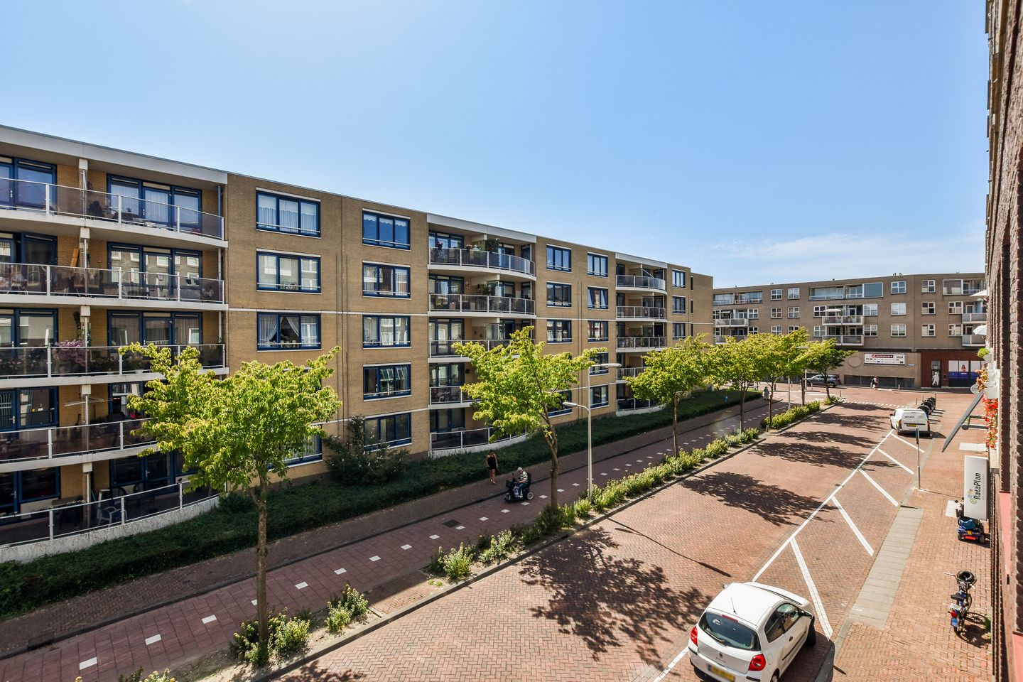 Photo 22 of Passage 43