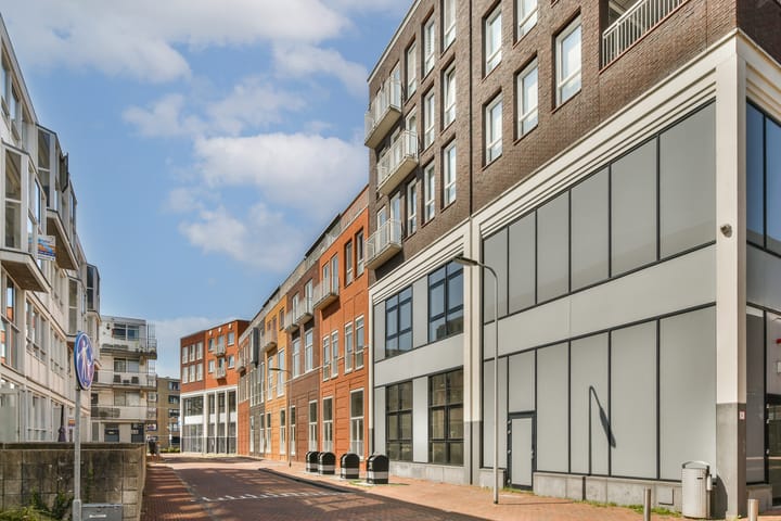 Photo 24 of Passage 43