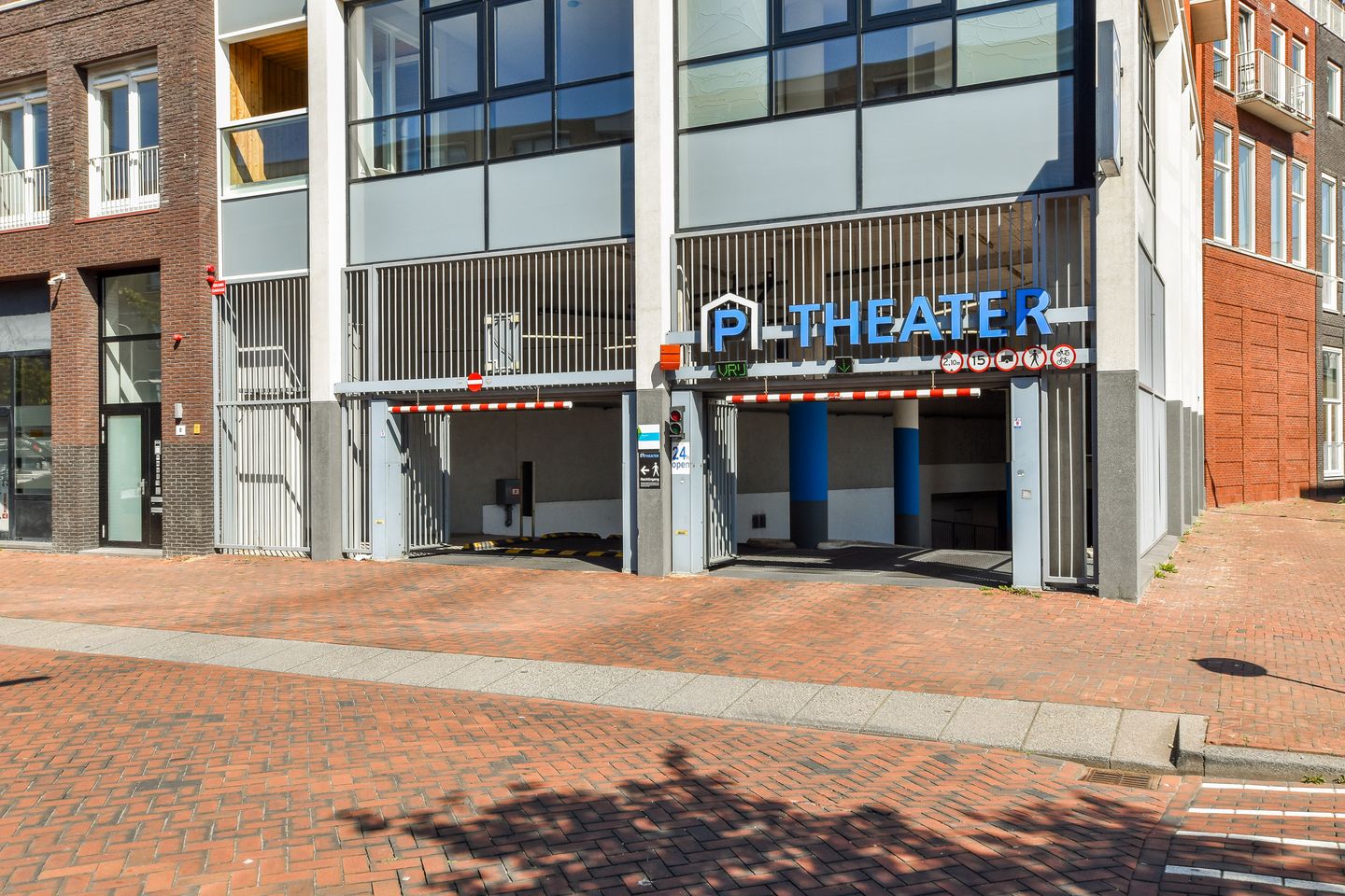 Photo 28 of Passage 43