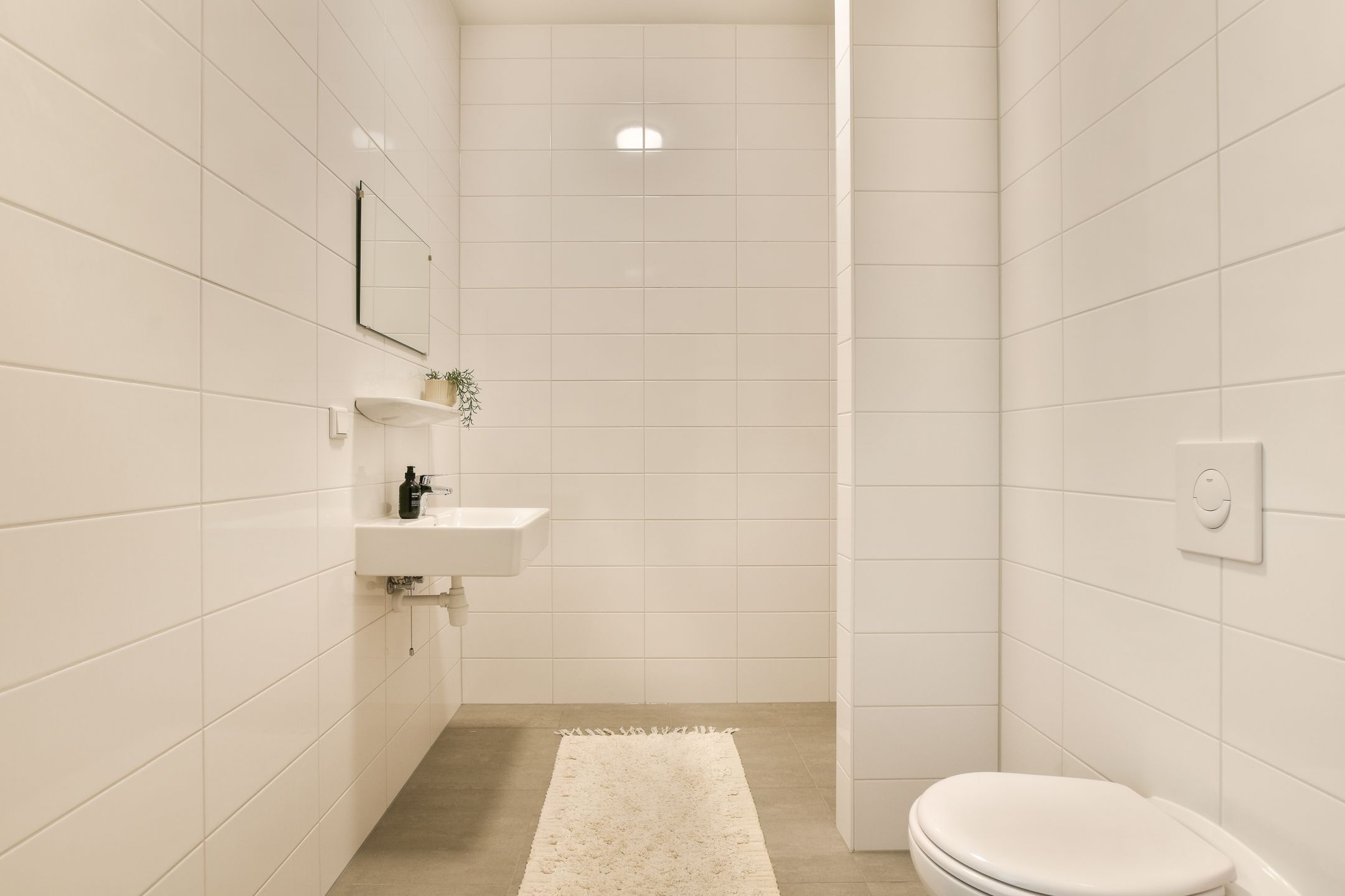 Photo 6 of Passage 43