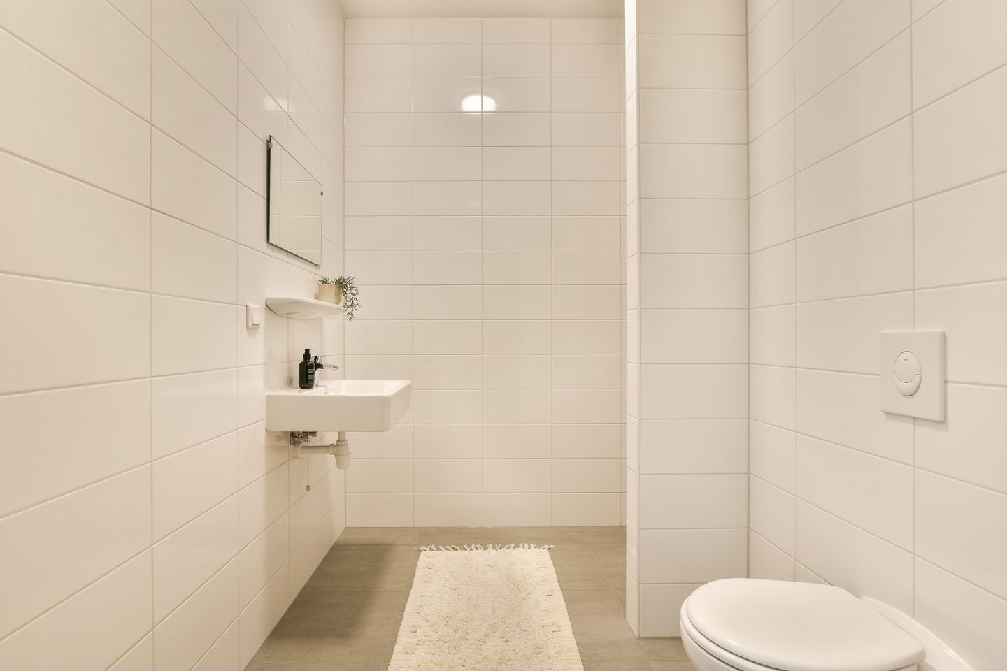 Photo 6 of Passage 43