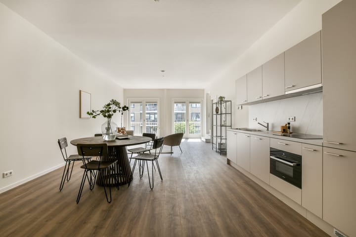 Photo 14 of Passage 43