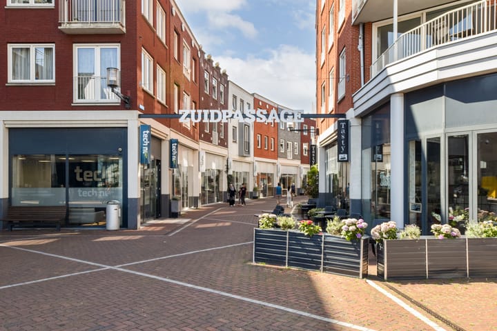 Photo 31 of Passage 43