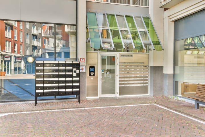 Photo 33 of Passage 43