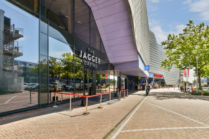 Photo 34 of Passage 43